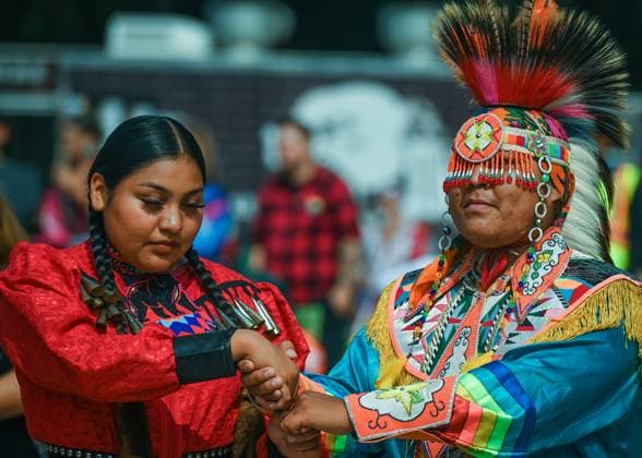 2Spirit Powwow Opens Edmonton Pride 2023 EDMONTON, CANADA - AUGUST 24, 2023: Members of the First Nation performing a dance during the Beaver Hills 2Spirit Powwow in Edmonton s Churchill Square on the opening day of the Edmonton Pride Festival, on August 24, 2023, in Edmonton, Alberta, Canada. Edmonton Canada  Copyright: xArturxWidakx originalFilename: widak-2spiritp230824_npEyM.jpg