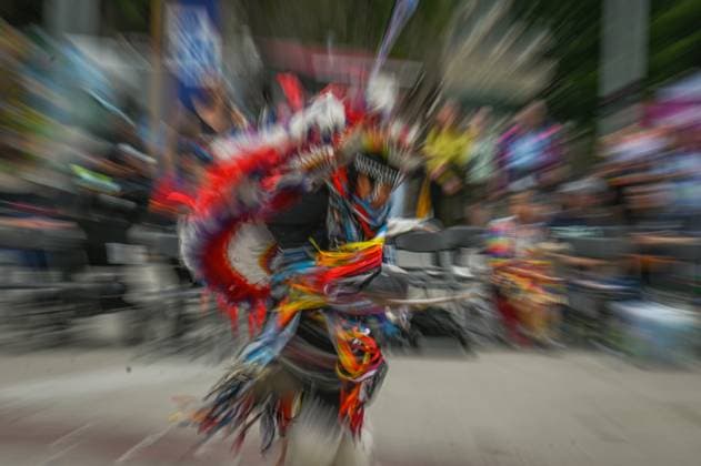 2Spirit Powwow Opens Edmonton Pride 2023 EDMONTON, CANADA - AUGUST 24, 2023: A member of the First Nation performing a dance during the Beaver Hills 2Spirit Powwow in Edmonton s Churchill Square on the opening day of the Edmonton Pride Festival, on August 24, 2023, in Edmonton, Alberta, Canada. Edmonton Canada  Copyright: xArturxWidakx originalFilename: widak-2spiritp230824_npIVu.jpg