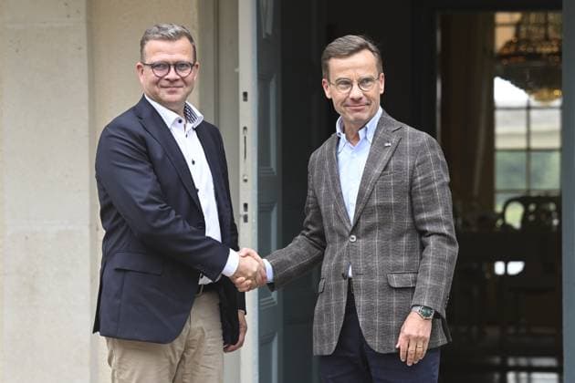 News Themen der Woche KW34 News Bilder des Tages Finland s Prime Minister Petteri Orpo (L) is received by Sweden s Prime Minister Ulf Kristersson at the Prime Minister s official summer home, Harpsund, Sweden, on Aug. 25, 2023. HARPSUND SWEDEN DIPLOMACY x10080x *** Finland s Prime Minister Petteri Orpo L is received by Sweden s Prime Minister Ulf Kristersson at the Prime Minister s official summer home, Harpsund, Sweden, on Aug 25, 2023 HARPSUND SWEDEN DIPLOMACY x10080x  Copyright: xFredrikxSandberg TTx SWEDEN FINLAND PRIME MINISTERS TTNEWS021650