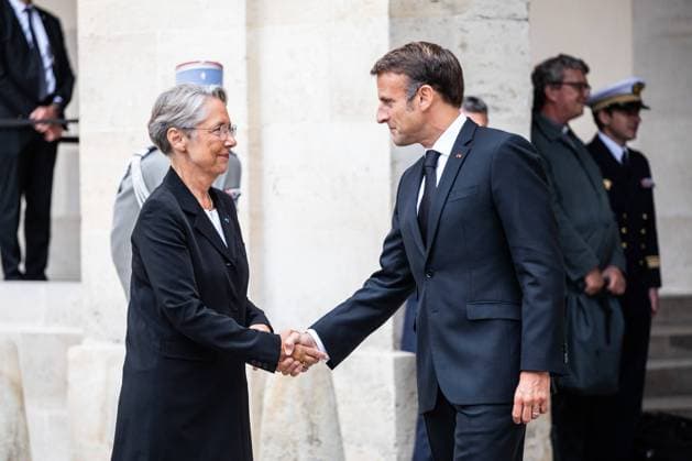 National Hommage To Jean-Louis Georgelin - Paris President Emmanuel Macron, flanked by Prime Minister Elisabeth Borne and Armies Minister Sebastien Lecornu, attends a national hommage to Jean-Louis Georgelin, a former French army chief in charge of restoring Paris s emblematic Notre-Dame cathedral, at the Hotel des Invalides in Paris, France on August 25, 2023. General Jean-Louis Georgelin, 74, died on August 19, 2023 during a mountain hike in the Pyrenees mountain. Photo by Mathilde Mazars Pool ABACAPRESS.COM Paris IDF France  Copyright: xMazarsxMathilde Pool ABACAx 865095_023 MazarsxMathilde Pool ABACAx 865095_023