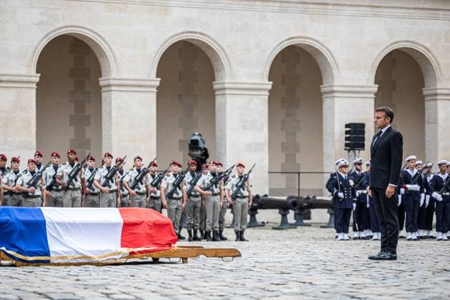 News Themen der Woche KW34 News Bilder des Tages National Hommage To Jean-Louis Georgelin - Paris President Emmanuel Macron attends a national hommage to Jean-Louis Georgelin, a former French army chief in charge of restoring Paris s emblematic Notre-Dame cathedral, at the Hotel des Invalides in Paris, France on August 25, 2023. General Jean-Louis Georgelin, 74, died on August 19, 2023 during a mountain hike in the Pyrenees mountain. Photo by Mathilde Mazars Pool ABACAPRESS.COM Paris IDF France  Copyright: xMazarsxMathilde Pool ABACAx 865095_043 MazarsxMathilde Pool ABACAx 865095_043