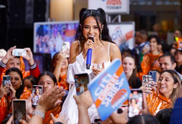 Bilder des Jahres 2023, Entertainment 08 August Entertainment Themen der Woche KW34 Entertainment Bilder des Tages Becky G performs on the NBC Today Show at Rockefeller Center in New York City on Friday, August 25, 2023.  NYP20230825121 JOHNxANGELILLO
