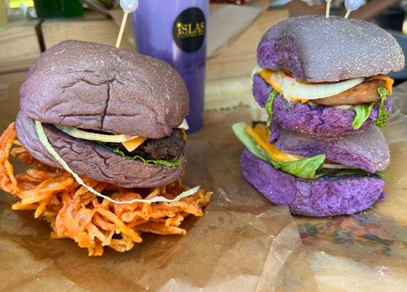 Ube Bun Burgers Ube bun burgers displayed at a food stall during the Taste of Manila Food Festival in Toronto, Ontario, Canada, on August 20, 2023. The festival took place in the area is also popularly known as Little Manila, and is the largest Filipino food festival in Toronto. Authentic Filipino cuisine is the biggest highlight of the festival, offering thousands of attendees a chance to try lumpia, halo halo, lechon, pancit, and other traditional food delights. Toronto Ontario Canada  Copyright: xCreativexTouchxImagingxLtdx originalFilename: friedman-tasteofm230820_npx56.jpg