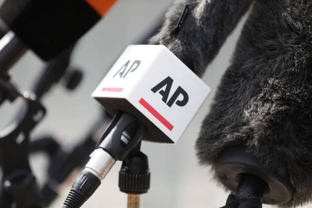 Berlin, Deutschland, 23.08.2023: Mikrophon der US-Nachrichtenagentur Associated Press (AP) bei einer Pressekonferenz vor dem Bundeskanzleramt Copyright: xdtsxNachrichtenagenturx dts_21234