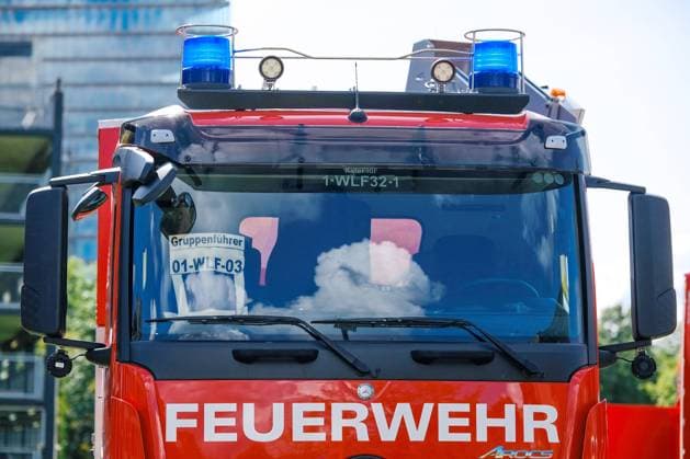 Feuerwehr und Notarzt, Symbolfotos Düsseldorf 27.08.2023 Tag der offenen Tür Landtag NRW Regierungsviertel ( Hey Demokratie! ) Kathastophenschutz NRW Feuerwehr Feuerwehrauto Düsseldorf Nordrhein-Westfalen Deutschland *** Düsseldorf 27 08 2023 open day Landtag NRW government district Hey Demokratie Kathastophenschutz NRW fire department fire engine Düsseldorf North Rhine Westphalia Germany