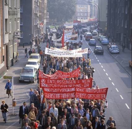 Archivbilder der Woche KW35 RECORD DATE NOT STATED 80-90er Jahre Ereignisse DEU, Deutschland: Die historischen Dias aus den Zeiten 80-90er Jahre Ereignisse und Personen aus Politik, Kultur, Arbeitsleben, Medizin u.a. Dortmund.DGB-Demo gegen Aussperrung.80er DEU, Germany: The historical slides from the 80s-90s, events and people from politics, culture, working life, medicine, etc. *** 80s 90s events DEU, Germany The historical slides from the 80s 90s events and people from politics, culture, working life, medicine, etc Dortmund DGB Demo gegen Aussperrung 80s DEU, Germany The historical slides from the 80s 90s events and people from politics, culture, working life, medicine, etc