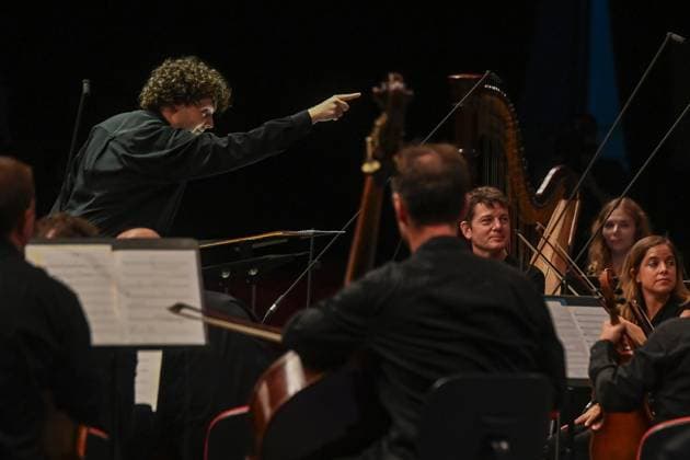 Entertainment Bilder des Tages Czech conductor Jiri Rozen, left, during the concert of Ostravska banda I during the Ostrava Days Music of Today Festival in Ostrava, Czech Republic, August 28, 2023. (CTKxPhoto JaroslavxOzana) CTKPhotoP2023082807196  CTKPhotoP2023082807196