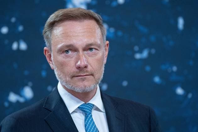 Zweitägige Klausurtagung der Bundesregierung auf Schloss Meseberg Tag 1 Christian Lindner, Bundesfinanzminister der Finanzen;Zweitägige Klausurtagung der Bundesregierung auf Schloss Meseberg Tag 1 Christian Lindner, Bundesfinanzminister der Finanzen, *** Two-day closed meeting of the Federal Government at Schloss Meseberg Day 1 Christian Lindner, Federal Minister of Finance Two-day closed meeting of the Federal Government at Schloss Meseberg Day 1 Christian Lindner, Federal Minister of Finance,
