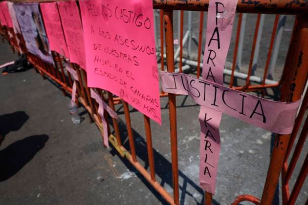 Mothers And Relatives Of Femicide Victims Demand Justice Outside The National Palace In Mexico City View of banners and pink crosses outside the National Palace in Mexico City. Mexico City Mexico City Mexico  Copyright: xGerardoxVieyrax originalFilename: vieyra-notitle230829_npsxi.jpg