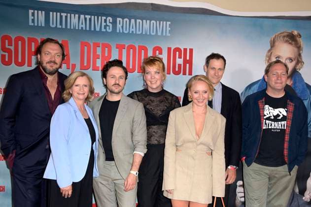 Charly Hübner, Johanna Gastdorf, Dimitrij Schaad, Lina Beckmann, Anna Maria Mühe, Marc Hosemann und Thees Uhlmann bei der Premiere des Kinofilms Sophia, der Tod und ich im Delphi-Filmpalast am Zoo. Berlin, 29.08.2023