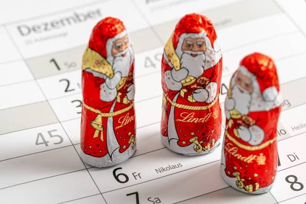 Augsburg, Bavaria, Germany - 29 August 2023: Santa Claus Day on a calendar with chocolate Santa Claus from Lindt. St. Nicholas Day on December 6 *** Nikolaus Tag auf einem Kalender mit Weihnachtsmann aus Schokolade von Lindt. Nikolaustag am 6 Dezember
