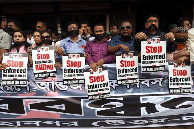Bangladesch, Internationaler Tag der Verschwundenen in Dhaka August 30, 2023, Dhaka, Dhaka, Bangladesh: On the occasion of International Day of the Victims of Enforced Disappearances 2023, the Bangladesh Nationalist Party (BNP) organized a human chain in memory of the victims of disappearances across the country. The families of the missing persons, party leaders and supporters participate in this human chain. The number of missing people in Bangladesh from 2009 to 2023 is 623. Dhaka Bangladesh - ZUMAk174 20230830_zip_k174_003 Copyright: xSyedxMahabubulxKaderx