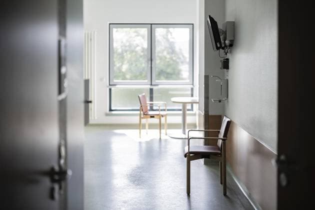 RECORD DATE NOT STATED Klinikumzug in Arnsberg *** NUR FÜR REDAKTIONELLE ZWECKE *** EDITORIAL USE ONLY ***<p>Leere Flure und Patientenzimmer am 31.08.2023 in Arnsberg. Wenn ein Krankenhaus umzieht: Ein Spezialunternehmen aus Süddeutschland hat den Umzug von ganzen Stationen aus den Alt-Standorten in das neue Klinikum Hochsauerland übernommen. Deutschland NRW Arnsberg Copyright: JakobxStudnar *** Hospital move in Arnsberg FOR EDITORIAL PURPOSES ONLY EDITORIAL USE ONLY p Empty corridors and patient rooms on 31 08 2023 in Arnsberg When a hospital moves A specialist company from southern Germany has taken over the relocation of entire wards from the old sites to the new Klinikum Hochsauerland Germany NRW Arnsberg Copyright JakobxStudnar Copyright: JakobxStudnar doc7rr8kc1fky81cfbc3htg ,EDITORIAL USE ONLY