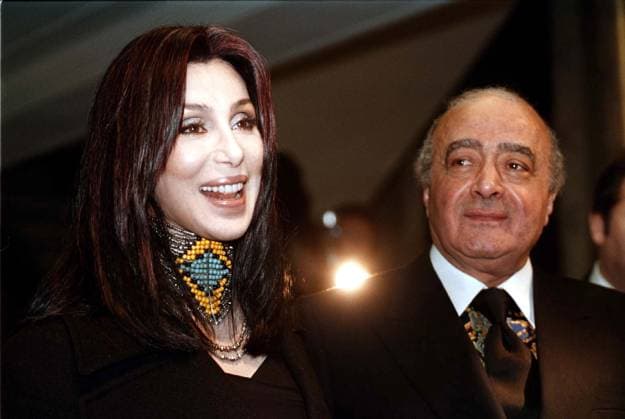 PIC SHOWS- ROCK AND MOVIE MEGASTAR CHE PIC SHOWS- ROCK AND MOVIE MEGASTAR CHER WITH MOHAMMED AL FAYED AT HARRODS TODAY 6 1 99 WHERE SHE OPENED THE FIRST DAY OF SALE AT THE MOST FAMOUS STORE IN THE WORLD., Credit:Avalon  Copyright: xAvalonx 0501838611