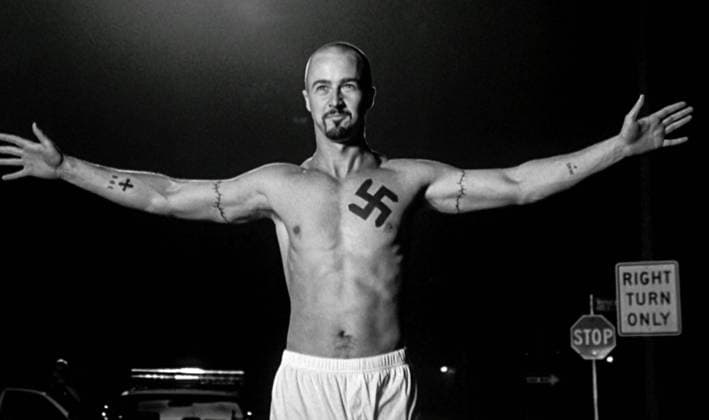 Archivbilder der Woche KW35 Edward Norton USA. Edward Norton in a scene from (C)New Line Cinema film: American History X (1998). Plot: Living a life marked by violence, neo-Nazi Derek finally goes to prison after killing two black youths. Upon his release, Derek vows to change; he hopes to prevent his brother, Danny, who idolizes Derek, from following in his footsteps. LMK110-J10156-310823 