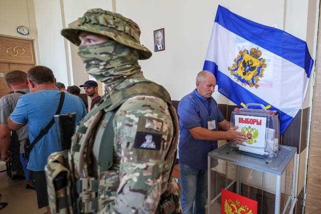 Bilder des Jahres 2023, News 09 September News Themen der Woche KW35 RUSSIA, KHERSON REGION - SEPTEMBER 2, 2023: Early voting at a polling station in the town of Tavriysk, near the frontline of Russia s special military operation, in the run-up to Russia s forthcoming 2023 Single Voting Day, which will be held on 10 September. In 20 constituent regions of Russia, including the Kherson Region, voters will be electing members of their respective regional legislative assembly. 12 constituent regions of Russia, including the Kherson Region, will be holding local government elections. Alexei Konovalov TASS  61642931