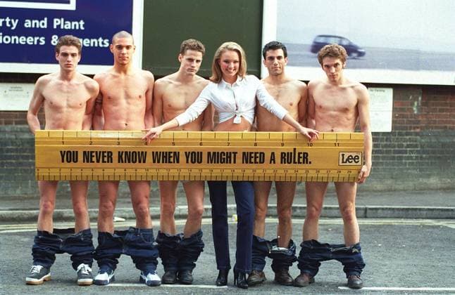 Archivbilder der Woche KW35 FRIDA Swedish Model With: MALE MODELS (Seen launching the ad campaign for Lee Jeans new Carpenter Flare jeans with ruler pocket ) COMPULSORY CREDIT: UPPA Photoshot Photo UGL 014636 B-11 08.04.1998 FRIDA Swedish Model With: MALE MODELS (Seen launching the ad campaign for Lee Jeans new Carpenter Flare jeans with ruler pocket ) COMPULSORY CREDIT: Starstock Photoshot Photo UGL 014636 B-11 08.04.1998, Credit:Photoshot Avalon United Kingdom  Copyright: xPhotoshotx xAvalonx 0502641736