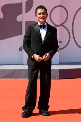 Tony Leung Chiu-wai bei der Premiere des Dokumentarfilms La parte del Leone: una storia della Mostra The Lion s Share: a History of the Mostra und die Verleihung des Goldenen Löwen für das Lebenswerk an Tony Leung Chiu-wai auf der Biennale di Venezia 2023 80. Internationale Filmfestspiele von Venedig im Palazzo del Cinema. Venedig, 02.09.2023