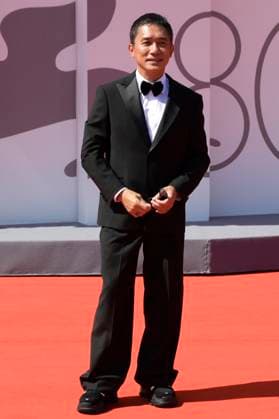 Tony Leung Chiu-wai bei der Premiere des Dokumentarfilms La parte del Leone: una storia della Mostra The Lion s Share: a History of the Mostra und die Verleihung des Goldenen Löwen für das Lebenswerk an Tony Leung Chiu-wai auf der Biennale di Venezia 2023 80. Internationale Filmfestspiele von Venedig im Palazzo del Cinema. Venedig, 02.09.2023