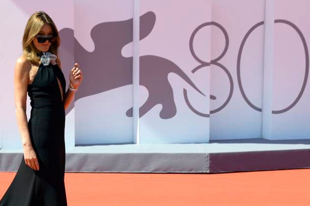 Carla Bruni bei der Premiere des Dokumentarfilms La parte del Leone: una storia della Mostra The Lion s Share: a History of the Mostra und die Verleihung des Goldenen Löwen für das Lebenswerk an Tony Leung Chiu-wai auf der Biennale di Venezia 2023 80. Internationale Filmfestspiele von Venedig im Palazzo del Cinema. Venedig, 02.09.2023
