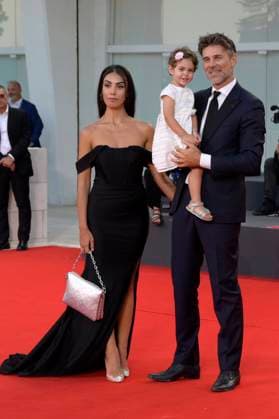 Fabio Fulco mit Ehefrau Veronica Papa und Tochter Agnes bei der Verleihung des Kineo Award 2023 auf der Biennale di Venezia 2023 80. Internationale Filmfestspiele von Venedig im Palazzo del Cinema. Venedig, 02.09.2023