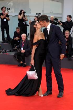 Fabio Fulco mit Ehefrau Veronica Papa bei der Verleihung des Kineo Award 2023 auf der Biennale di Venezia 2023 80. Internationale Filmfestspiele von Venedig im Palazzo del Cinema. Venedig, 02.09.2023