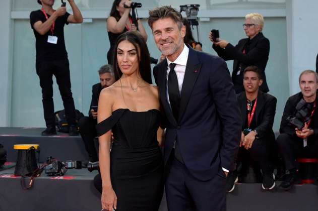 Fabio Fulco mit Ehefrau Veronica Papa bei der Verleihung des Kineo Award 2023 auf der Biennale di Venezia 2023 80. Internationale Filmfestspiele von Venedig im Palazzo del Cinema. Venedig, 02.09.2023