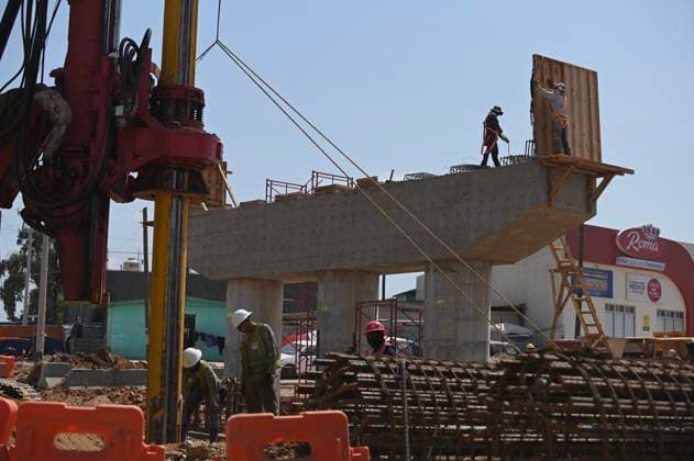 September 1, 2023, Tijuana, Baja California, Mexico: Ninety percent of the land where this new border crossing is being built in Mexican territory has already been released, the remaining 10 percent has been due to the failure to locate the current owners, but officials assure that it will be solved soon, while they focus on the viaduct that will connect the Alamar expressway with Otay II. The supports for the viaduct are currently being built, which will consist of eight lanes to enter and leave the United States. The investment is 5,700 Million MXN pesos and it is expected to be inaugurated by the President of Mexico, Andro s Manuel Lo³pez Obrador. It should be noted that in 45 years a border crossing had not been built between the tw - ZUMAm180 20230901_zip_m180_004 Copyright: xCarlosxA.xMorenox