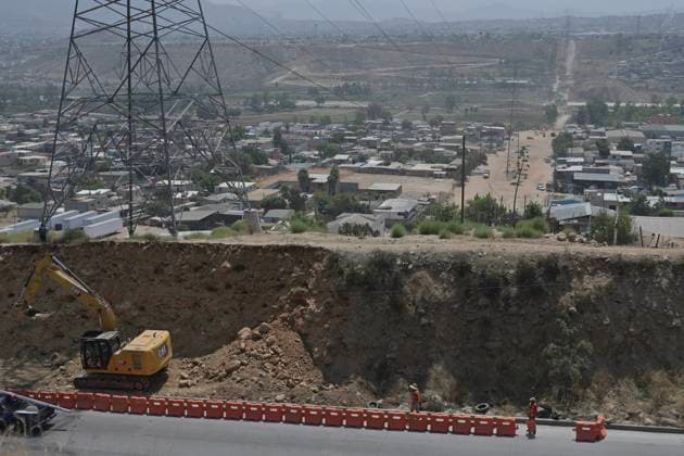 September 1, 2023, Tijuana, Baja California, Mexico: Ninety percent of the land where this new border crossing is being built in Mexican territory has already been released, the remaining 10 percent has been due to the failure to locate the current owners, but officials assure that it will be solved soon, while they focus on the viaduct that will connect the Alamar expressway with Otay II. The supports for the viaduct are currently being built, which will consist of eight lanes to enter and leave the United States. The investment is 5,700 Million MXN pesos and it is expected to be inaugurated by the President of Mexico, Andro s Manuel Lo³pez Obrador. It should be noted that in 45 years a border crossing had not been built between the tw - ZUMAm180 20230901_zip_m180_011 Copyright: xCarlosxA.xMorenox