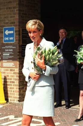 DIANA VISITS THE ROYAL BROMPTON HOSPITAL A very slim DIANA, PRINCESS OF WALES visited the Royal Brompton Hospital, London today to meet young sufferers of the inherited disease Cystic Fibrosis. The disease, caused by a single defective gene, leaves the DIANA VISITS THE ROYAL BROMPTON HOSPITAL A very slim DIANA, PRINCESS OF WALES visited the Royal Brompton Hospital, London today to meet young sufferers of the inherited disease Cystic Fibrosis. The disease, caused by a single defective gene, leaves the sufferers unable to breathe freely or to digest their food, resulting in extreme damage to their lungs and stomach. In the UK, around three people each week die from Cystic Fibrosis and there is no cure. PRINCESS DIANA lost a close fri  Copyright: xPhotoshotx xAvalonx 0502657051