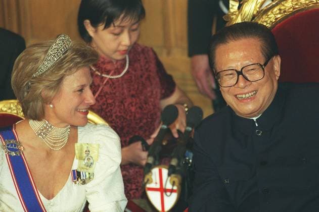 His Excellency Mr JIANG ZEMIN President, People s Republic of China Attending at a State Banquet at London s Guildhall which was held in honour of his visit to the UK. With: HRH DUCHESS OF GLOUCESTER COMPULSORY CREDIT: UPPA Photoshot Photo UGL 01671 His Excellency Mr JIANG ZEMIN President, People s Republic of China Attending at a State Banquet at London s Guildhall which was held in honour of his visit to the UK. With: HRH DUCHESS OF GLOUCESTER COMPULSORY CREDIT: UPPA Photoshot Photo UGL 016716 C-24 20.10.1999, Credit:Photoshot Avalon United Kingdom  Copyright: xPhotoshotx xAvalonx 0502737827