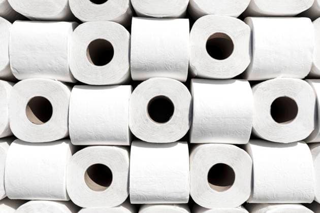 Ausgerichtete Toilettenpapierrollen *** oriented Toilet paper rolls Copyright: imageBROKER/OleksandrxLatkun ibxole09565914.jpg