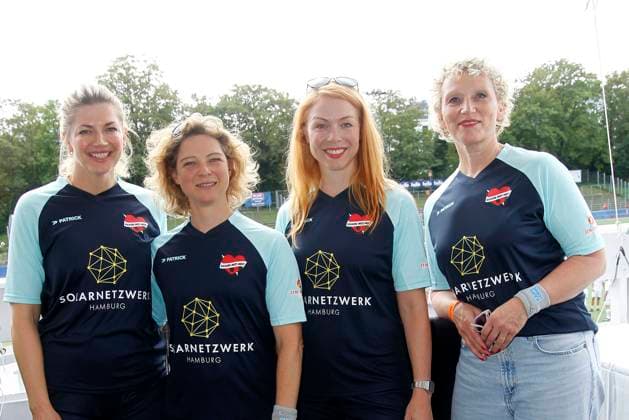 Nina Bott, Anjorka Strechel, Esther Roling und Julia Westlake beim Benefiz Fussballspiel Kicken mit Herz zugunsten der Kinder Herzstation der Universitaetsklinik Eppendorf am 3.09.2023 in Hamburg Kicken mit Herz Benefiz Fussball Event in Hamburg