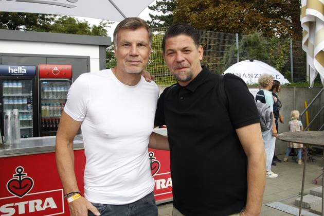 Thomas Helmer und Tim Maelzer beim Benefiz Fussballspiel Kicken mit Herz zugunsten der Kinder Herzstation der Universitaetsklinik Eppendorf am 3.09.2023 in Hamburg Kicken mit Herz Benefiz Fussball Event in Hamburg