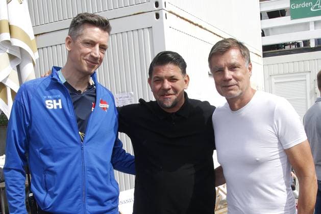 Steffen Hallaschka, Tim Maelzer und Thomas Helmer beim Benefiz Fussballspiel Kicken mit Herz zugunsten der Kinder Herzstation der Universitaetsklinik Eppendorf am 3.09.2023 in Hamburg Kicken mit Herz Benefiz Fussball Event in Hamburg