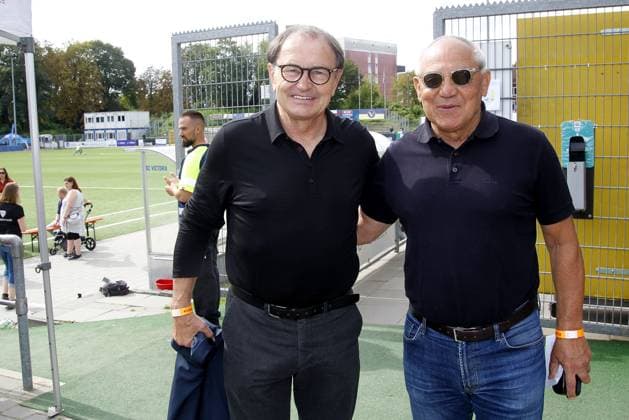 Ewald Lienen und Felix Magath beim Benefiz Fussballspiel Kicken mit Herz zugunsten der Kinder Herzstation der Universitaetsklinik Eppendorf am 3.09.2023 in Hamburg Kicken mit Herz Benefiz Fussball Event in Hamburg