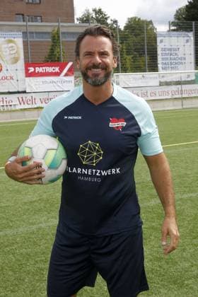 Stephan Luca beim Benefiz Fussballspiel Kicken mit Herz zugunsten der Kinder Herzstation der Universitaetsklinik Eppendorf am 3.09.2023 in Hamburg Kicken mit Herz Benefiz Fussball Event in Hamburg