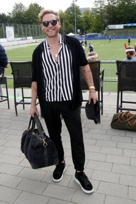 Johannes Oerding beim Benefiz Fussballspiel Kicken mit Herz zugunsten der Kinder Herzstation der Universitaetsklinik Eppendorf am 3.09.2023 in Hamburg Kicken mit Herz Benefiz Fussball Event in Hamburg