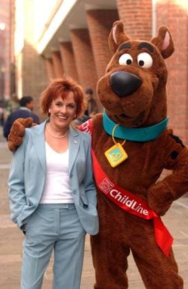 Cartoon Network donates to Childline Childline Chair ESTHER RANTZEN was dancing for joy today with SCOOBY-DOO after children s channel Cartoon Network made a Å?5000 donation to her charity, London, UK. Date:17.03.2005, Credit:Photoshot Avalon United Kingdom, London  Copyright: xPhotoshotx xAvalonx 0503209895