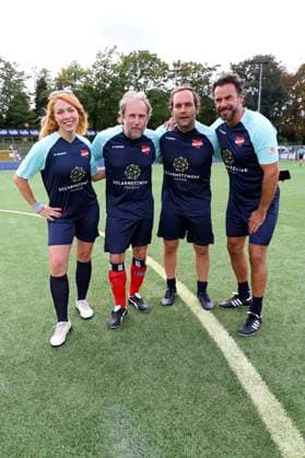 Esther Roling, Bjarne Mädel, Axel Bosse und Stephan Luca beim Benefiz-Fußballspiel Kicken mit Herz 2023 zu Gunsten des Herzzentrums des UKE im Stadiun Hoheluft. Hamburg, 03.09.2023