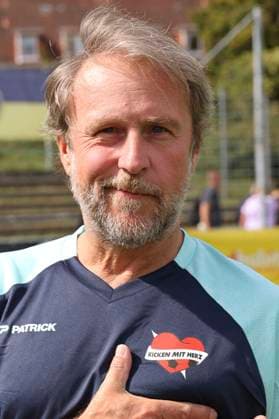 Bjarne Mädel beim Benefiz-Fußballspiel Kicken mit Herz 2023 zu Gunsten des Herzzentrums des UKE im Stadiun Hoheluft. Hamburg, 03.09.2023