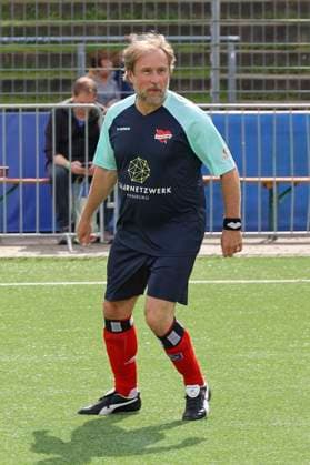 Bjarne Mädel beim Benefiz-Fußballspiel Kicken mit Herz 2023 zu Gunsten des Herzzentrums des UKE im Stadiun Hoheluft. Hamburg, 03.09.2023