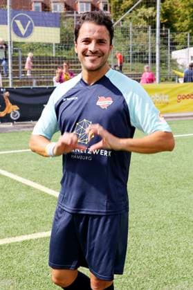 Kostja Ullmann beim Benefiz-Fußballspiel Kicken mit Herz 2023 zu Gunsten des Herzzentrums des UKE im Stadiun Hoheluft. Hamburg, 03.09.2023