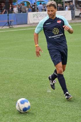 Patrick Bach beim Benefiz-Fußballspiel Kicken mit Herz 2023 zu Gunsten des Herzzentrums des UKE im Stadiun Hoheluft. Hamburg, 03.09.2023