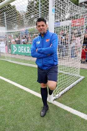 Tim Mälzer beim Benefiz-Fußballspiel Kicken mit Herz 2023 zu Gunsten des Herzzentrums des UKE im Stadiun Hoheluft. Hamburg, 03.09.2023