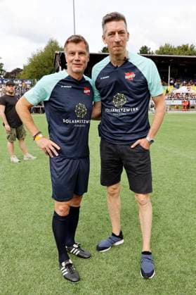 Thomas Helmer und Steffen Hallaschka beim Benefiz-Fußballspiel Kicken mit Herz 2023 zu Gunsten des Herzzentrums des UKE im Stadiun Hoheluft. Hamburg, 03.09.2023