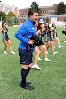 Tim Mälzer beim Benefiz-Fußballspiel Kicken mit Herz 2023 zu Gunsten des Herzzentrums des UKE im Stadiun Hoheluft. Hamburg, 03.09.2023