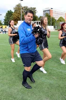 Tim Mälzer beim Benefiz-Fußballspiel Kicken mit Herz 2023 zu Gunsten des Herzzentrums des UKE im Stadiun Hoheluft. Hamburg, 03.09.2023