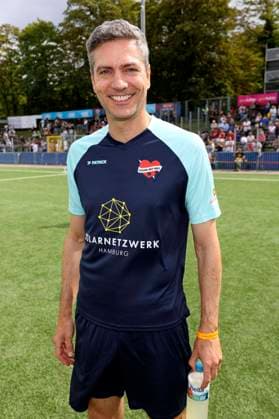 Ingo Zamperoni beim Benefiz-Fußballspiel Kicken mit Herz 2023 zu Gunsten des Herzzentrums des UKE im Stadiun Hoheluft. Hamburg, 03.09.2023