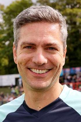 Ingo Zamperoni beim Benefiz-Fußballspiel Kicken mit Herz 2023 zu Gunsten des Herzzentrums des UKE im Stadiun Hoheluft. Hamburg, 03.09.2023